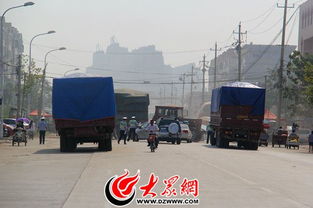 丹阳东路大货车占道严重 菏泽交警集中清理